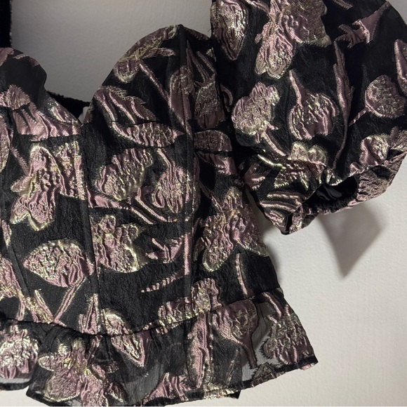 ASTR The Label Sidney Top in Black & Lilac Floral NWT size M - Picture 3 of 7